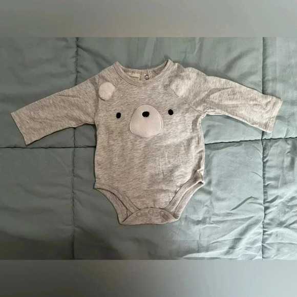 First Impressions Bundle of two onsie Size Newborn - Picture 3 of 9